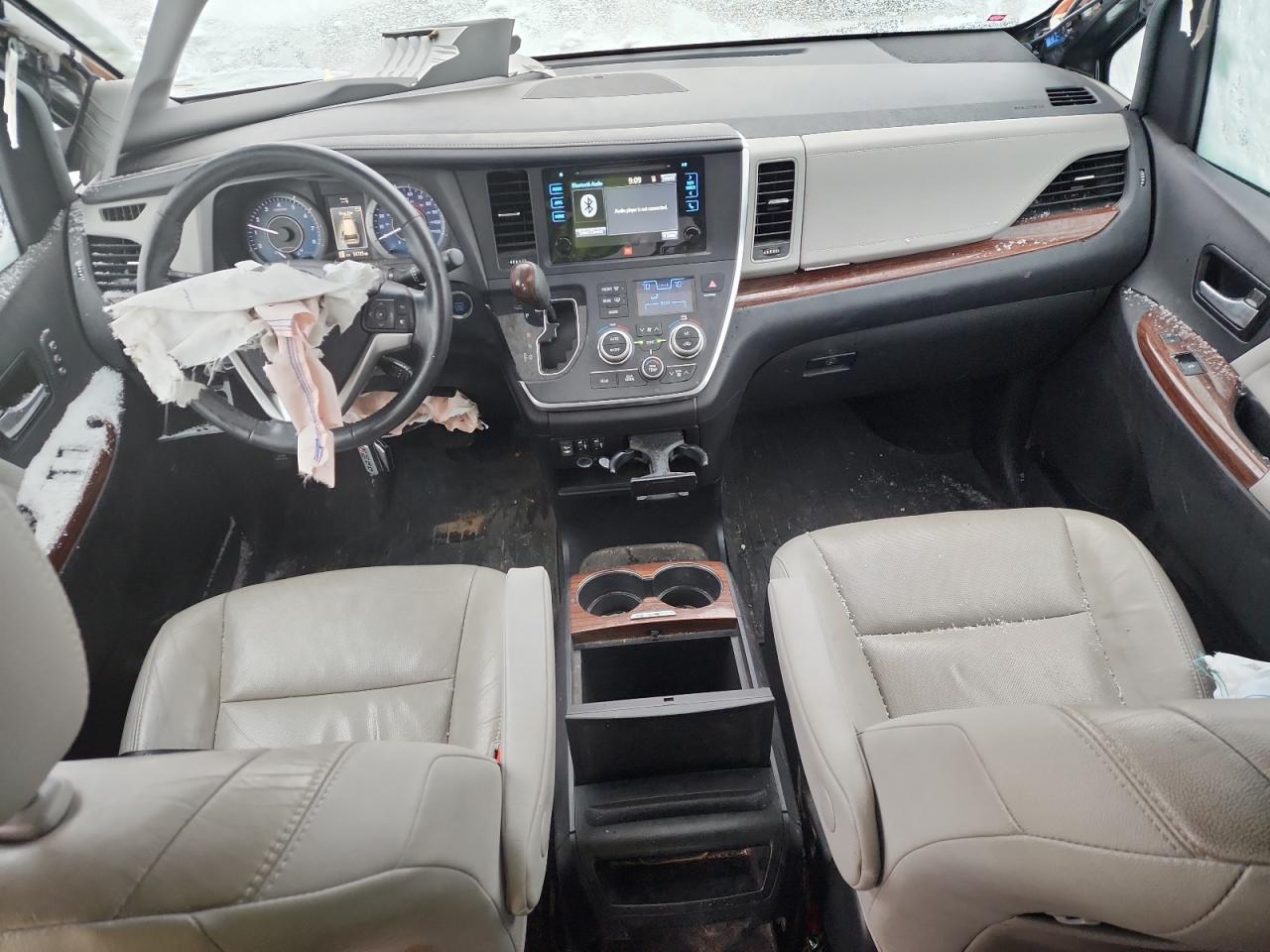 2017 Toyota Sienna VIN 5TDDZ3DC9HS171786 Copart auction photo, front end damage thumbnail 8