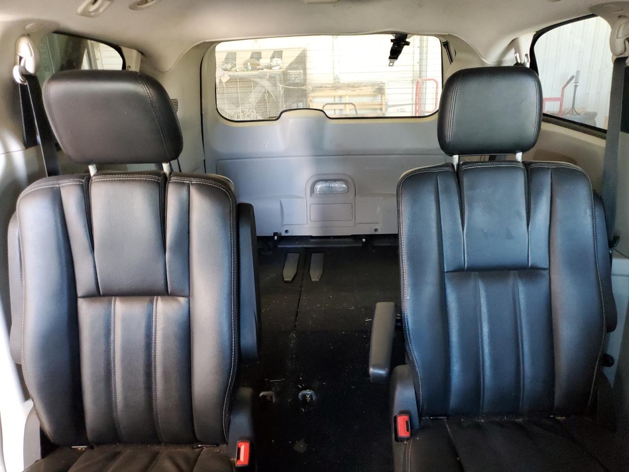 2013 Chrysler Town & Country VIN 2C4RC1BG5DR657192 Copart auction photo, hail / minor dent/scratches damage thumbnail 10
