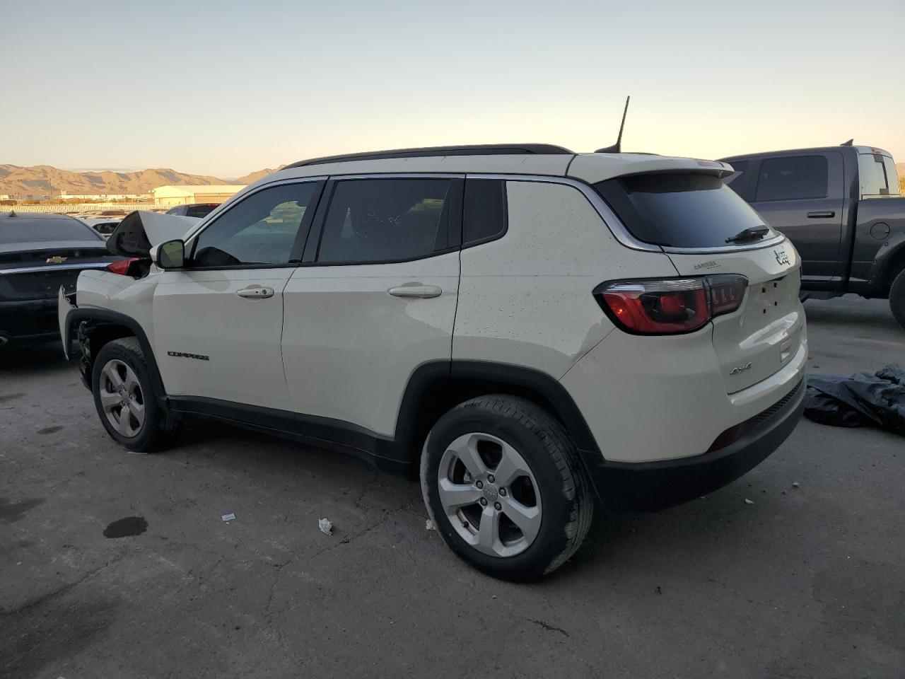 2019 Jeep Compass VIN 3C4NJDBBXKT761018 Copart auction photo, front end damage thumbnail 2