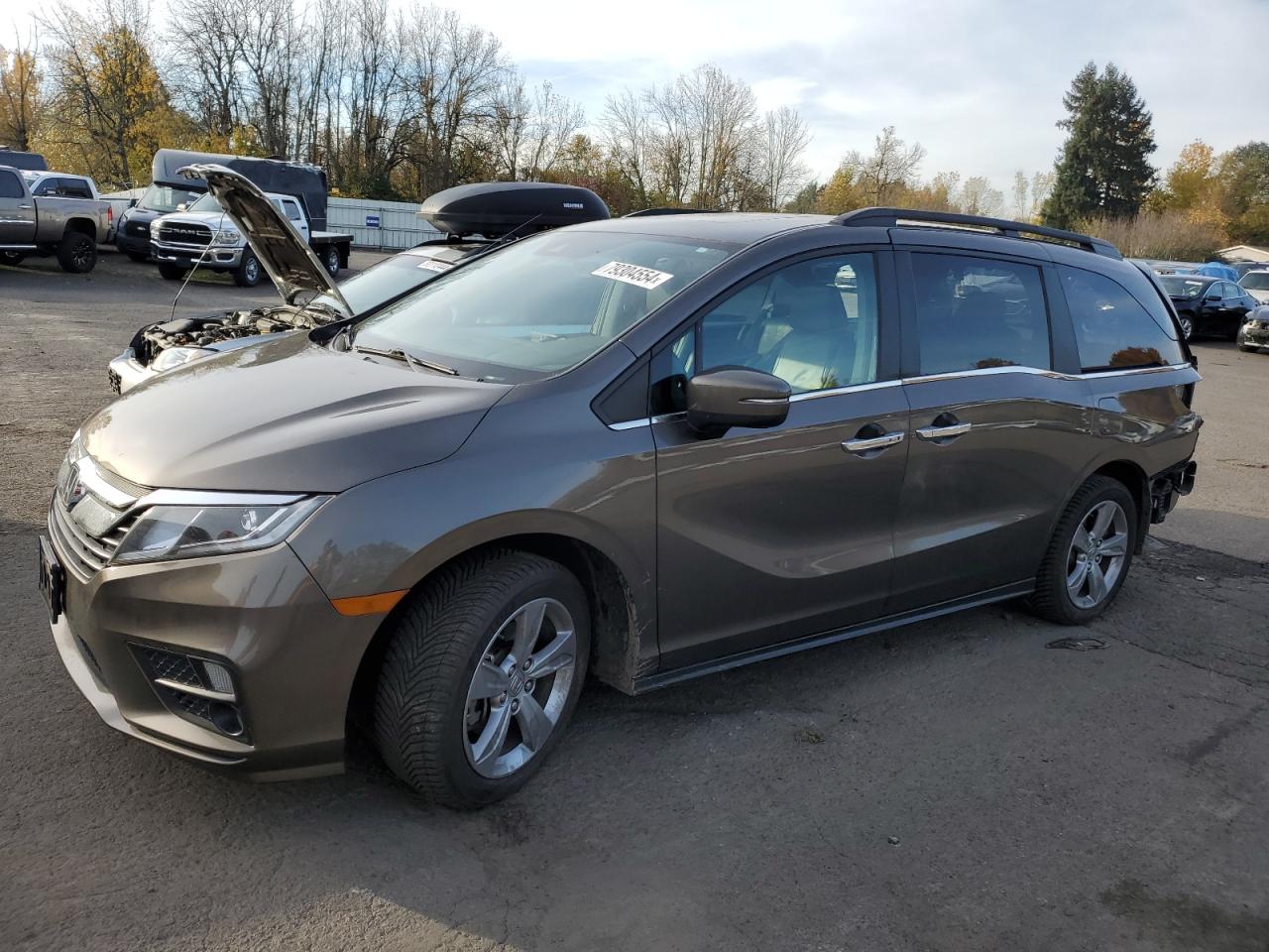 2018 Honda Odyssey VIN 5FNRL6H71JB010526