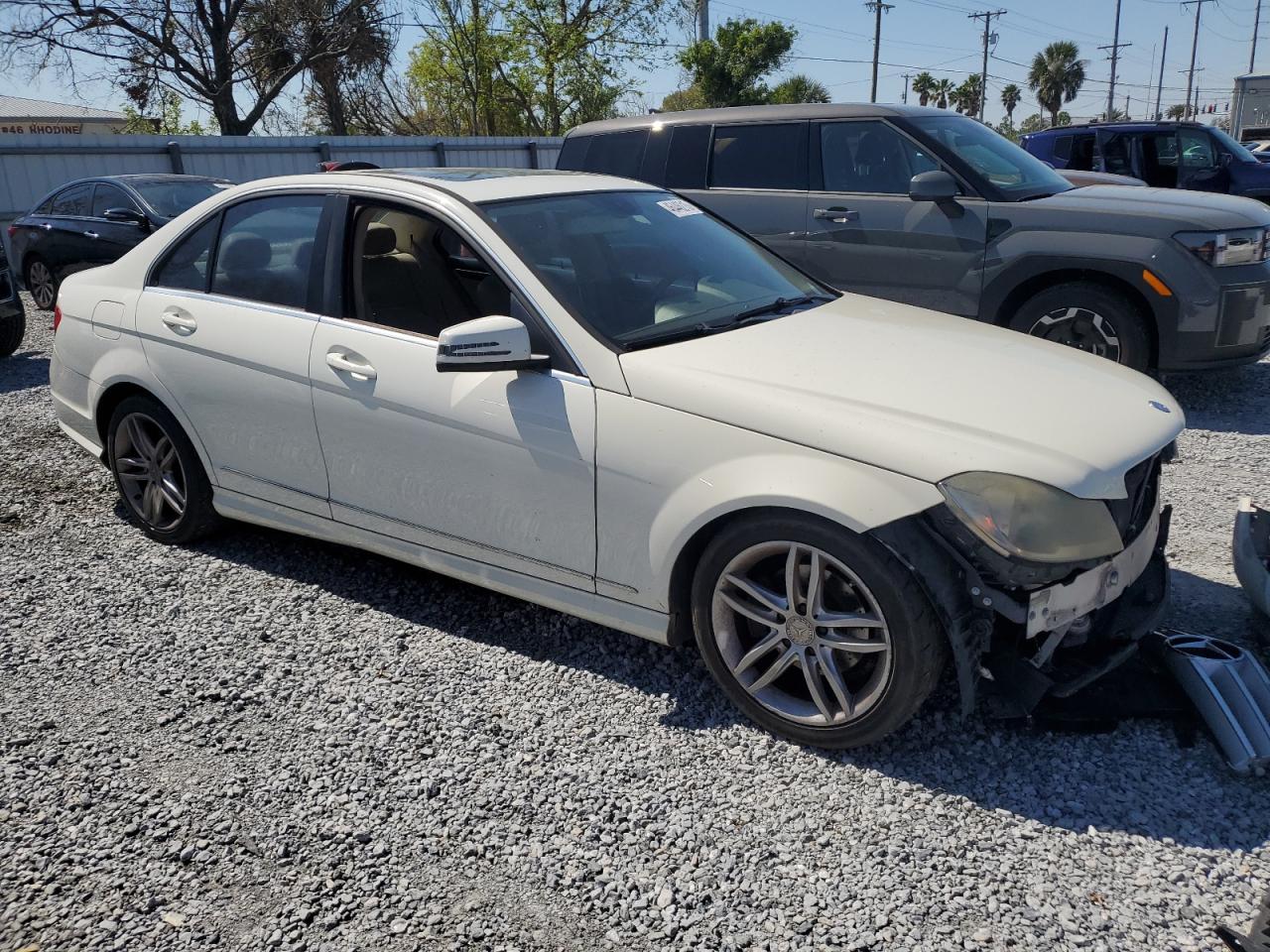 2012 Mercedes-Benz C-klasse VIN WDDGF8BB4CR199392 Copart auction photo, front end damage thumbnail 4