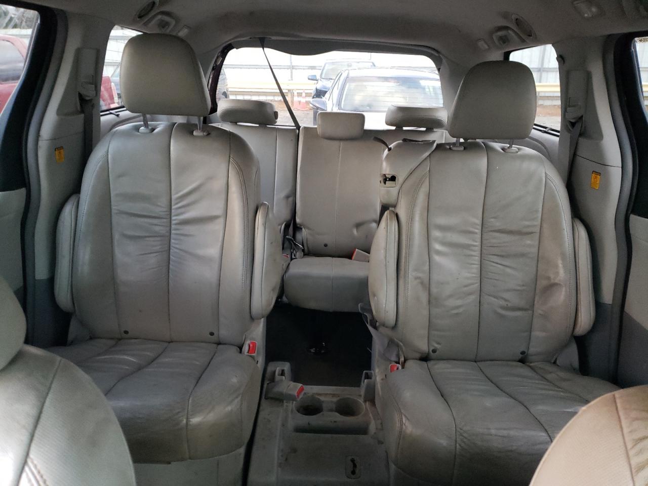 2011 Toyota Sienna VIN 5TDYK3DC4BS012557 Copart auction photo, rear end / minor dent/scratches damage thumbnail 10