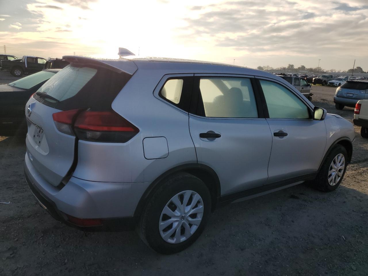 2017 Nissan Rogue VIN JN8AT2MT9HW382005 Copart auction photo, front end damage thumbnail 3