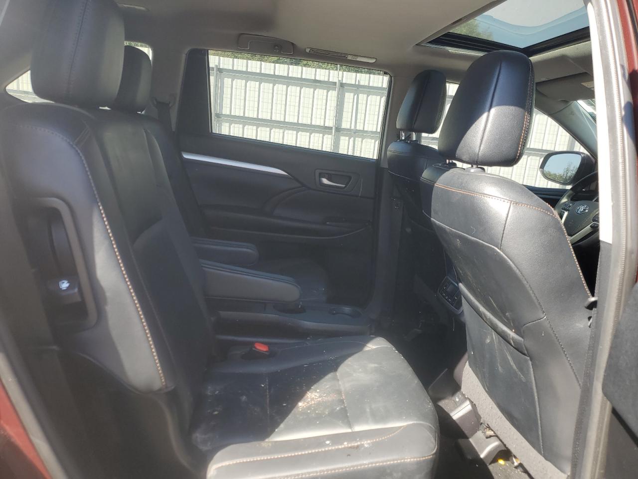 2019 Toyota Highlander VIN 5TDKZRFH7KS338348 Copart auction photo, normal wear damage thumbnail 12