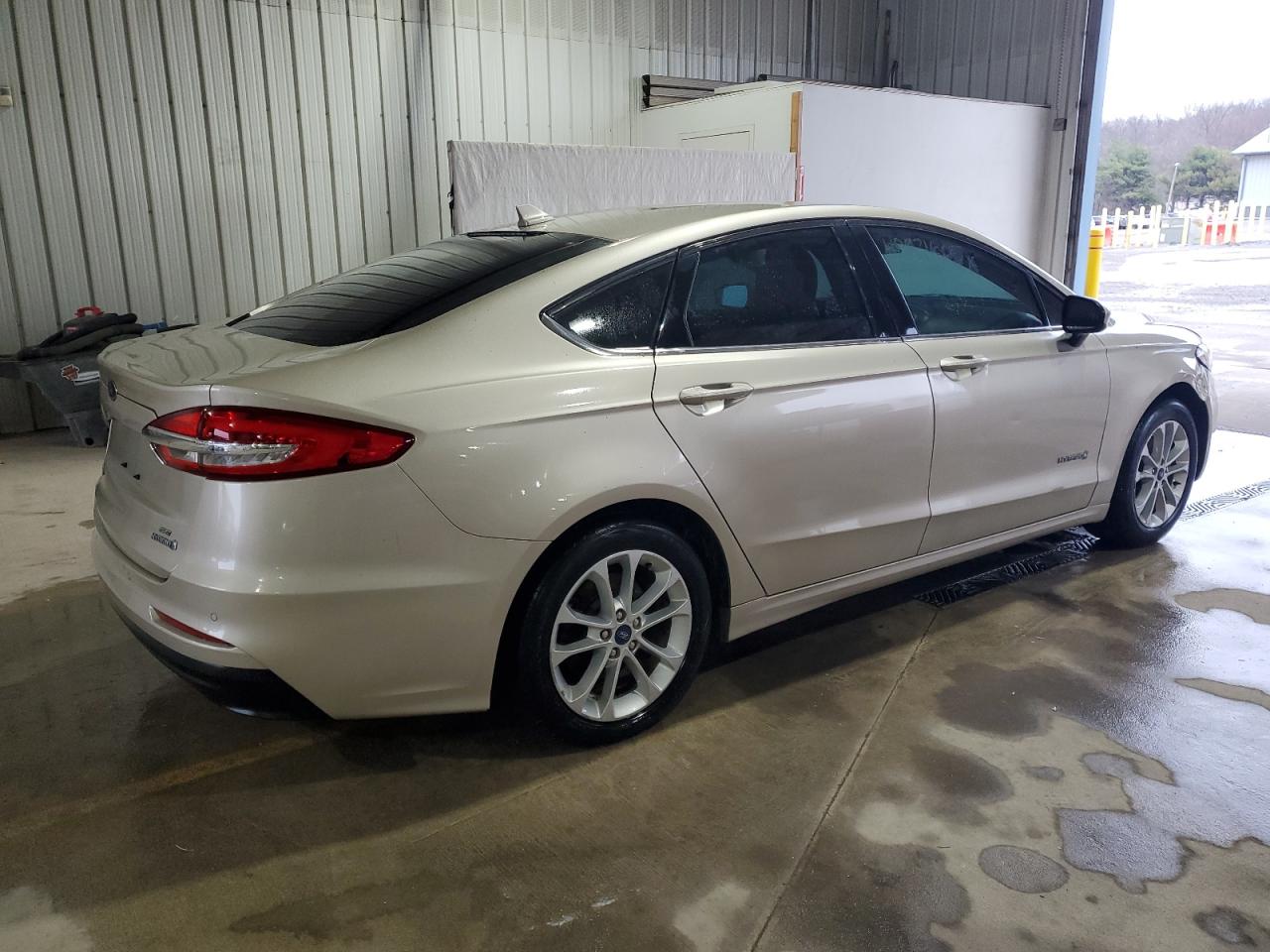 2019 Ford Fusion VIN 3FA6P0LU0KR109832 Copart auction photo, minor dent/scratches / mechanical damage thumbnail 3