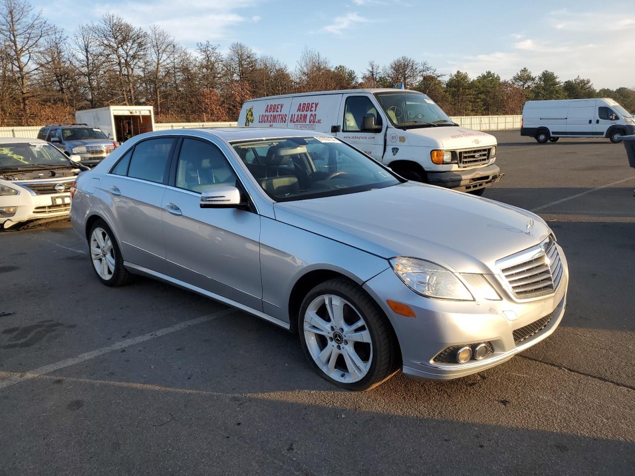 2011 Mercedes-Benz E-klasse VIN WDDHF8HB7BA455601 Copart auction photo, minor dent/scratches damage thumbnail 4