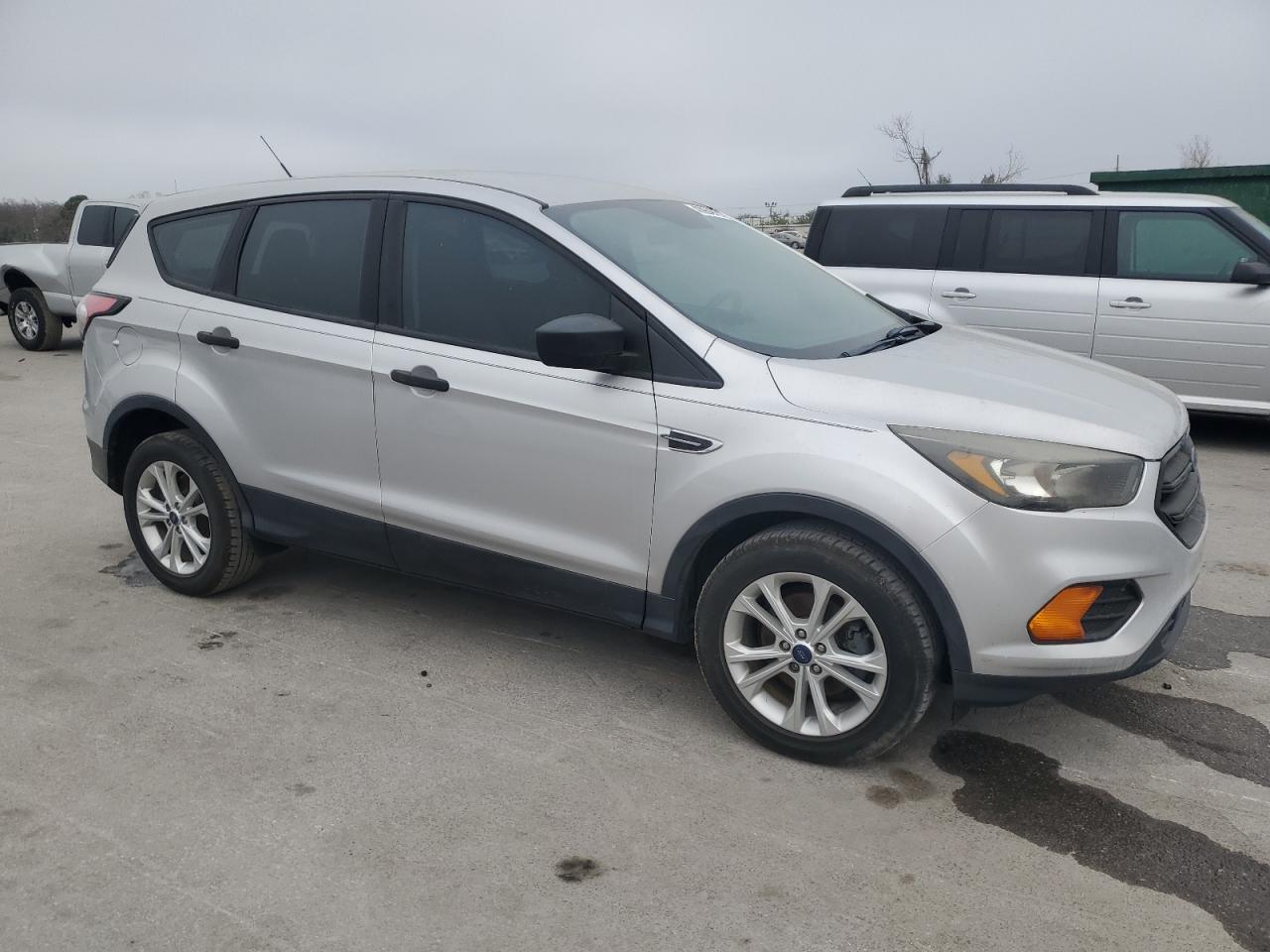 2018 Ford Escape VIN 1FMCU0F71JUB55443 Copart auction photo, minor dent/scratches damage thumbnail 4