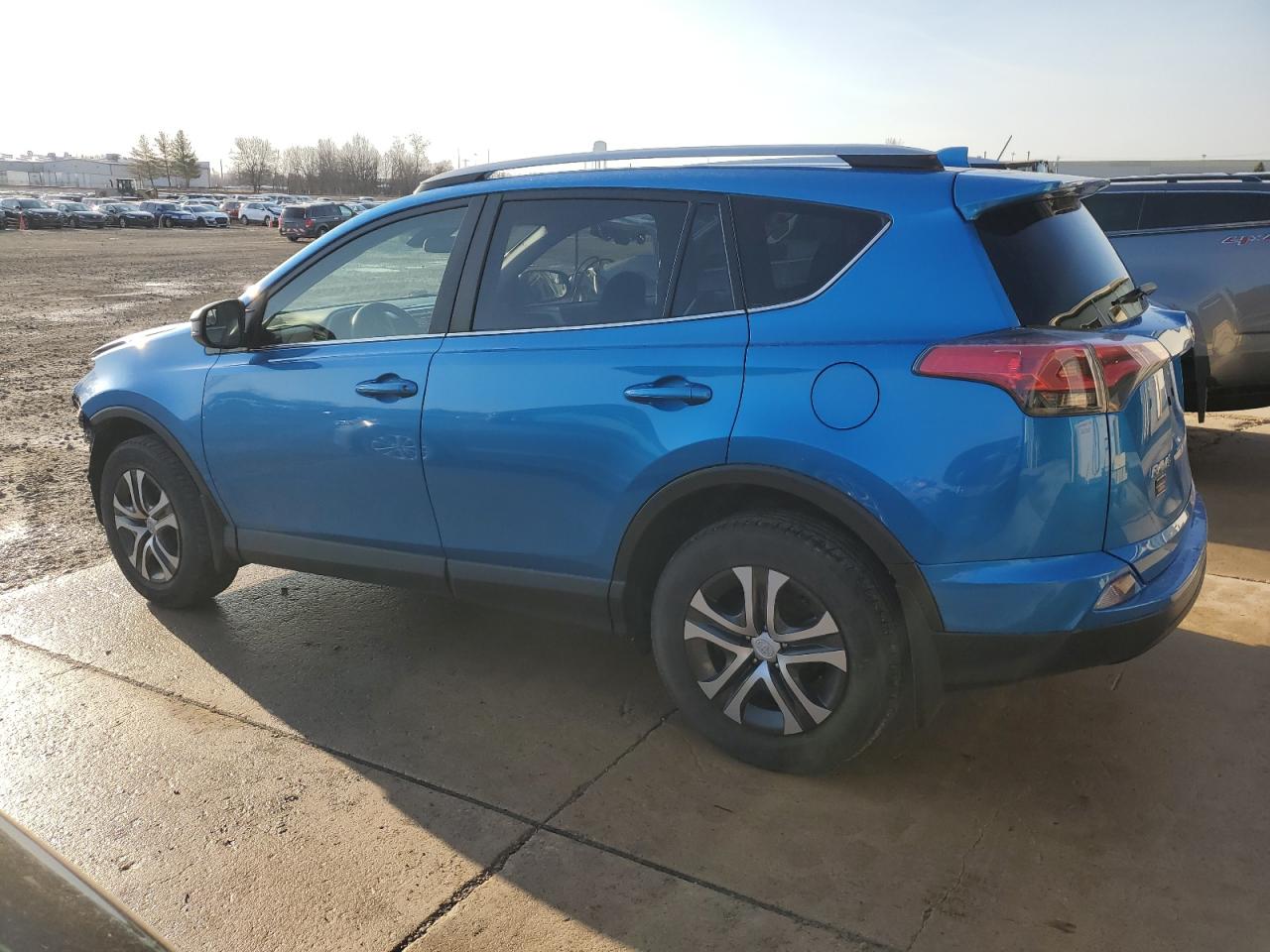 2017 Toyota RAV 4 VIN JTMBFREV2HJ134174 Copart auction photo, front end / minor dent/scratches damage thumbnail 2