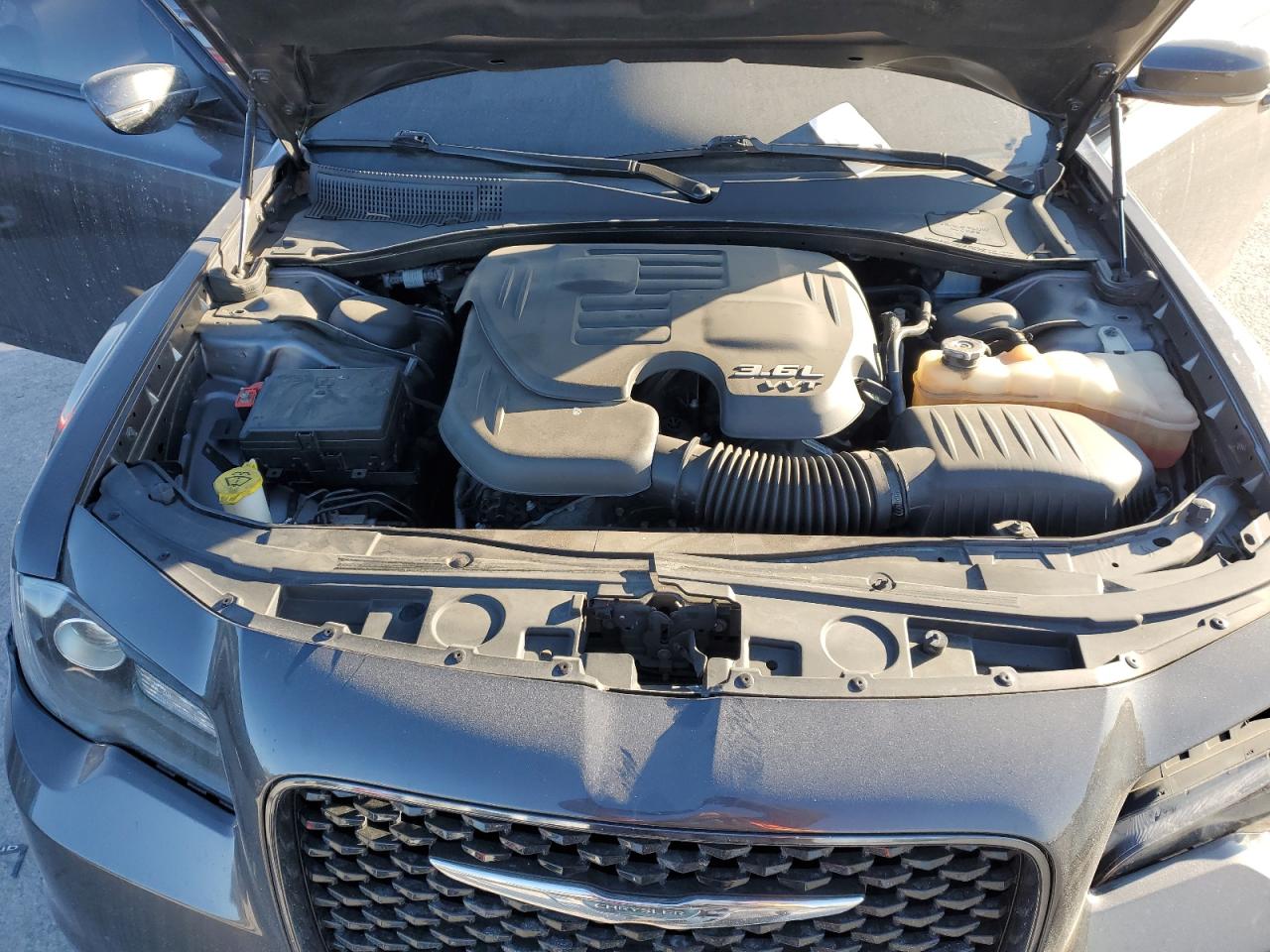 2018 Chrysler 300 VIN 2C3CCABG9JH222736 Copart auction photo, front end damage thumbnail 12