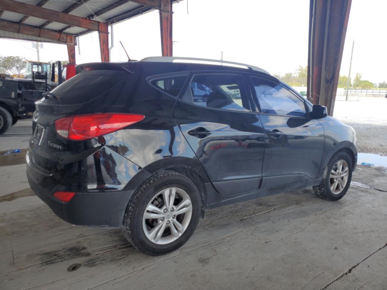 2011 Hyundai Tucson VIN KM8JU3AC2BU253086 Copart auction photo, front end / minor dent/scratches damage thumbnail 3