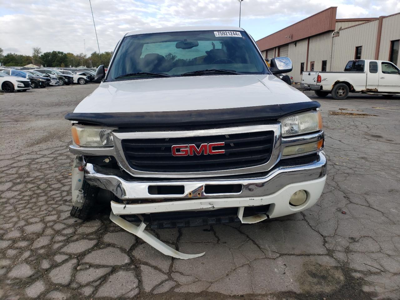 2005 GMC Sierra VIN 1GTEK19Z05Z316525 Copart auction photo, front end damage thumbnail 5