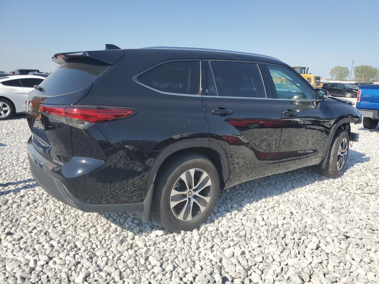 2020 Toyota Highlander VIN 5TDGZRBH2LS043543 Copart auction photo, front end / hail damage thumbnail 3
