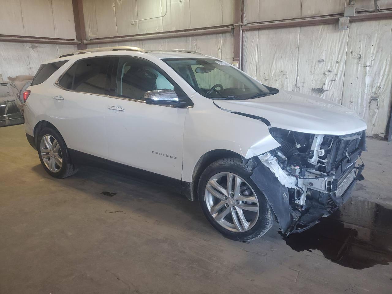 2018 Chevrolet Equinox VIN 2GNAXVEV8J6106021 Copart auction photo, front end / minor dent/scratches damage thumbnail 4