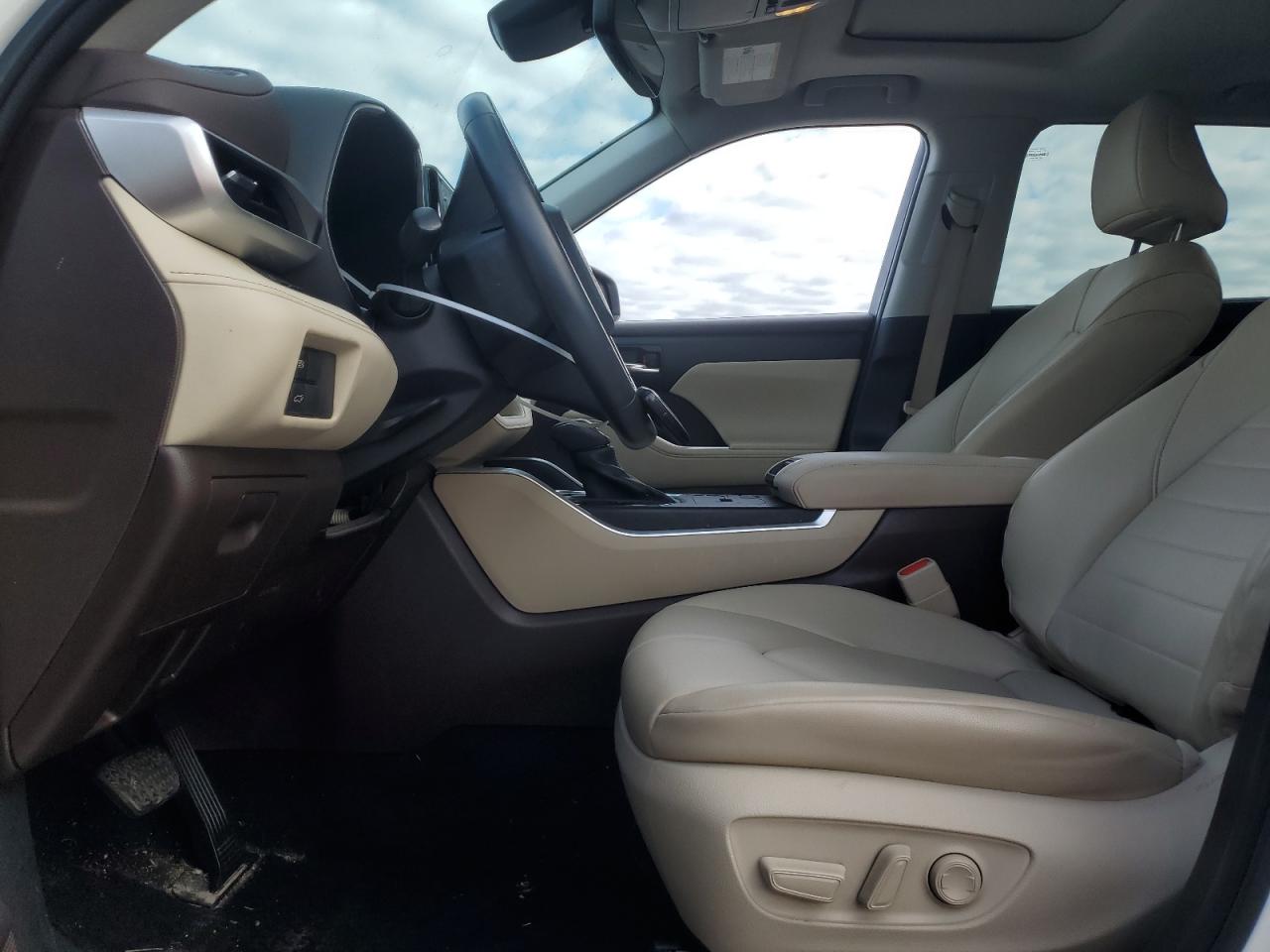 2022 Toyota Highlander VIN 5TDGZRAH8NS121229 Copart auction photo, front end damage thumbnail 7