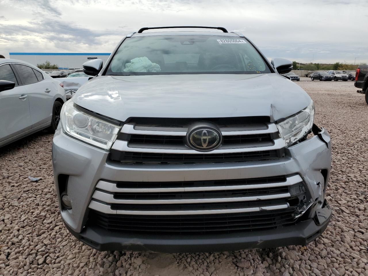 2019 Toyota Highlander VIN 5TDKZRFH2KS559517 Copart auction photo, front end / side damage thumbnail 5