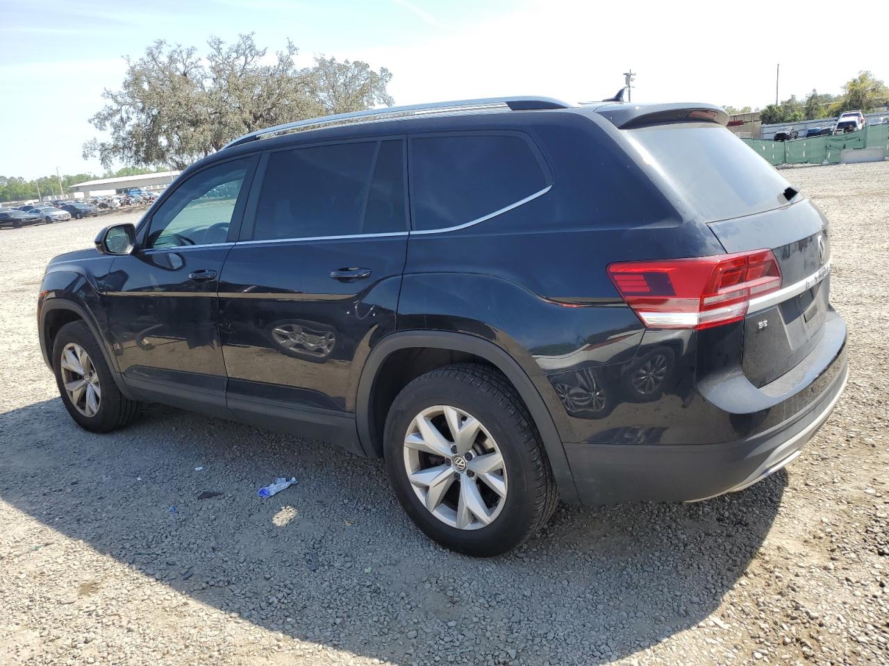 2018 Volkswagen Atlas VIN 1V2KR2CA1JC505784 Copart auction photo, front end / side damage thumbnail 2