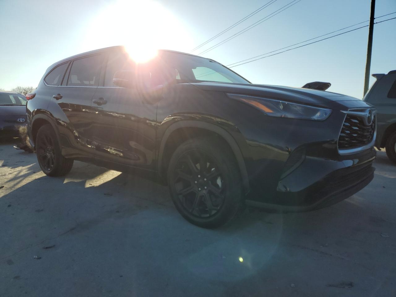 2022 Toyota Highlander VIN 5TDCZRAH9NS124929 Copart auction photo, all over damage thumbnail 4