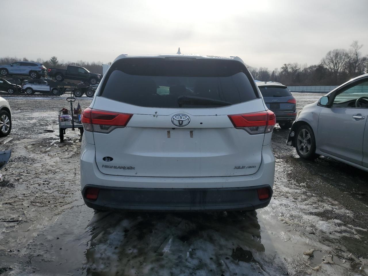 2018 Toyota Highlander VIN 5TDJZRFH3JS840087 Copart auction photo, front end damage thumbnail 6