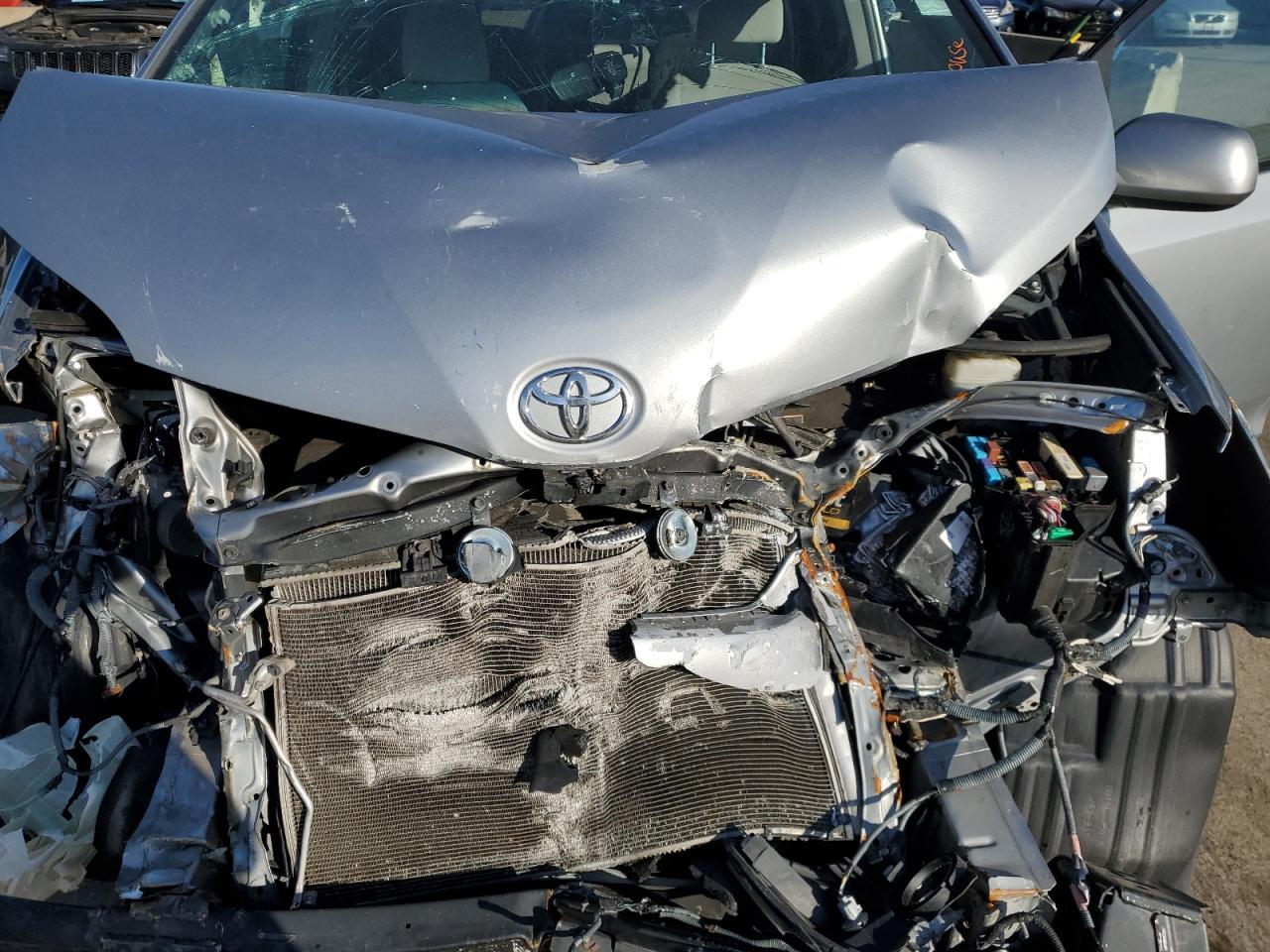 2015 Toyota Sienna VIN 5TDJK3DC5FS117020 Copart auction photo, front end / minor dent/scratches damage thumbnail 12