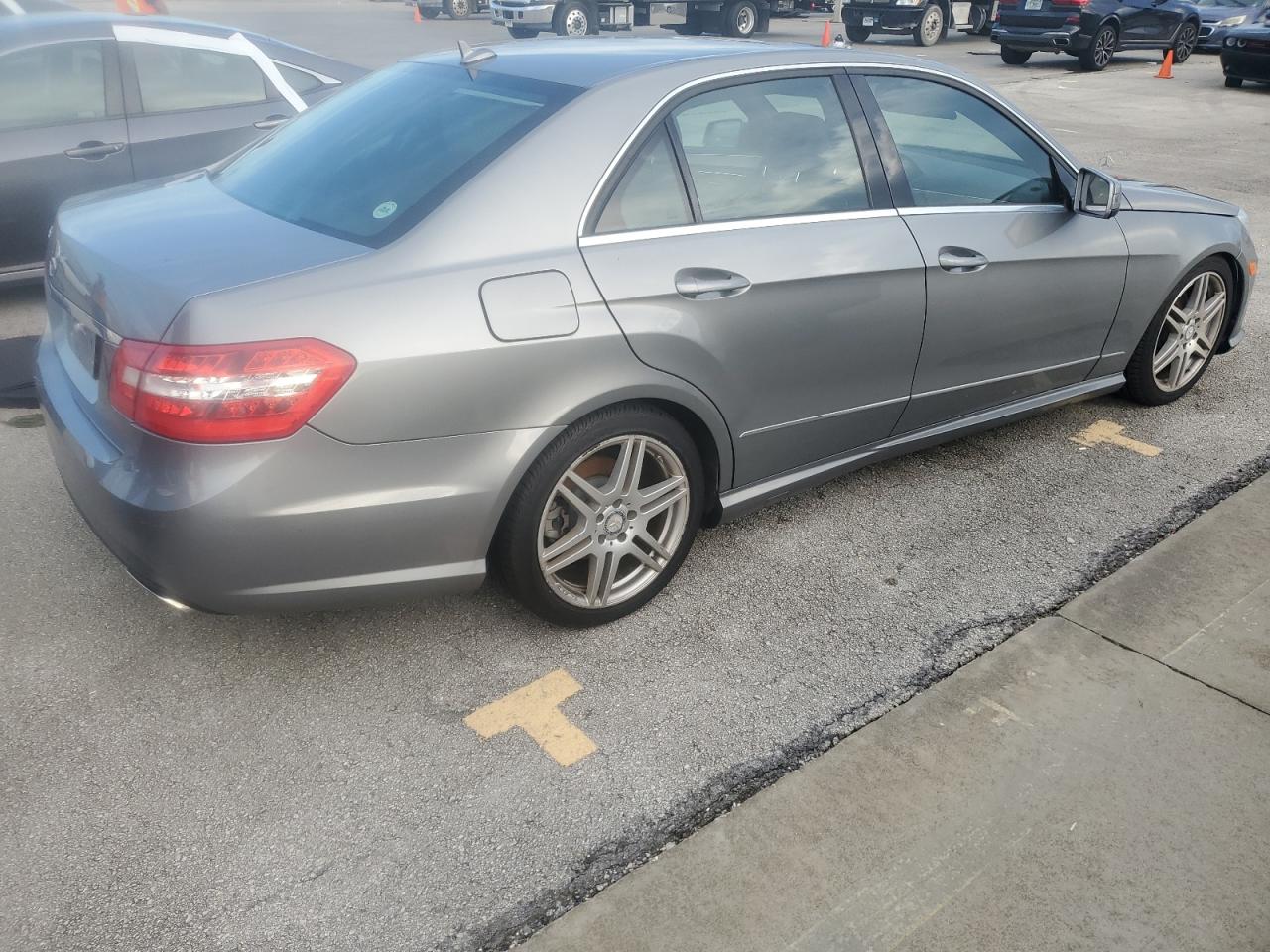 2010 Mercedes-Benz E-klasse VIN WDDHF5GB2AA189967 Copart auction photo, water/flood damage thumbnail 3