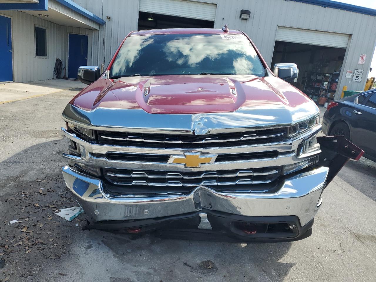 2020 Chevrolet Silverado VIN 1GCUYGELXLZ153782 Copart auction photo, front end / minor dent/scratches damage thumbnail 5