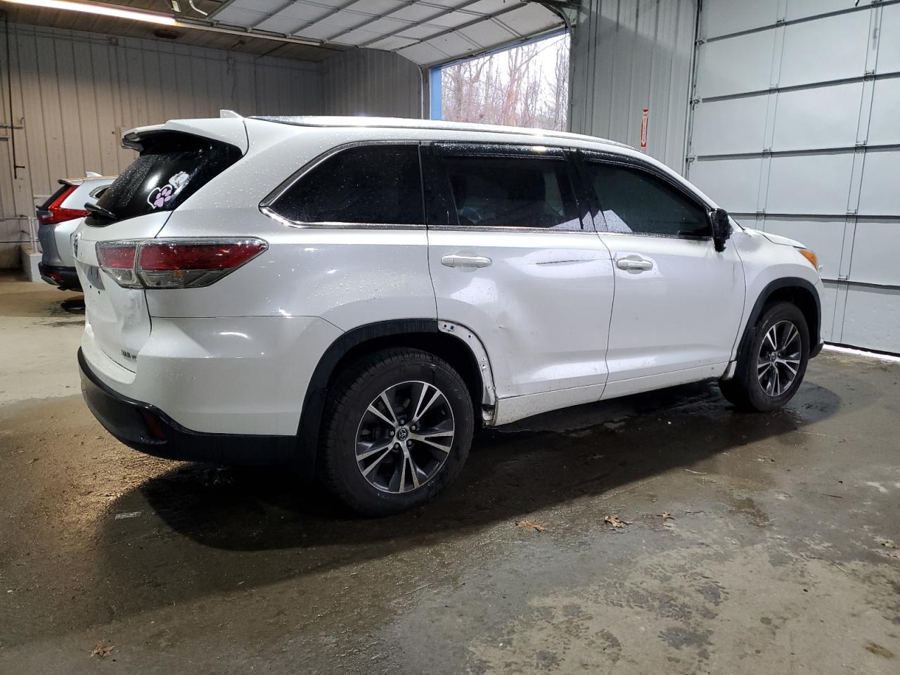 2016 Toyota Highlander VIN 5TDJKRFH4GS258903 Copart auction photo, side / minor dent/scratches damage thumbnail 3
