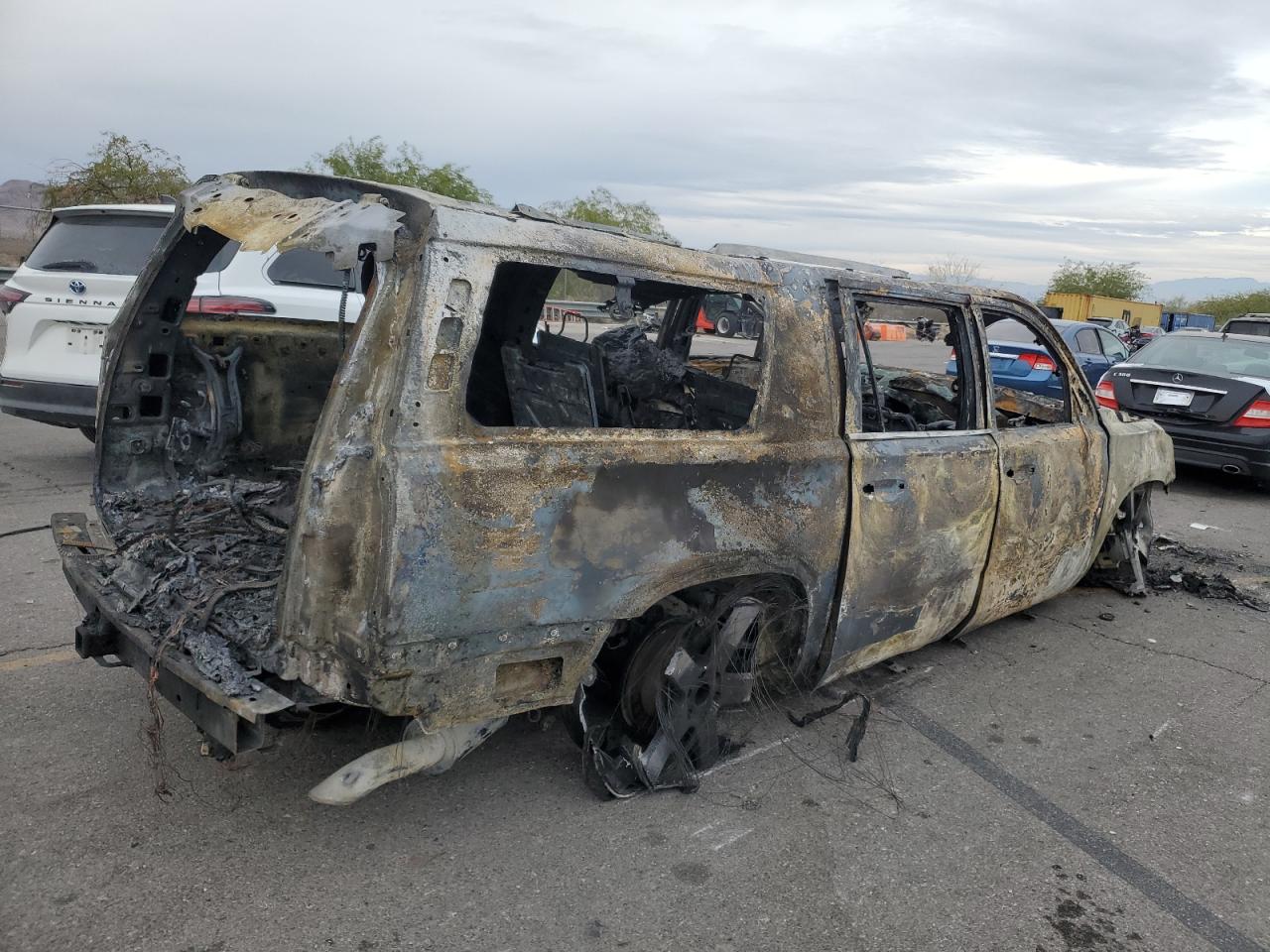 2019 Cadillac Escalade VIN 1GYS4JKJ0KR133780 Copart auction photo, burn damage thumbnail 3
