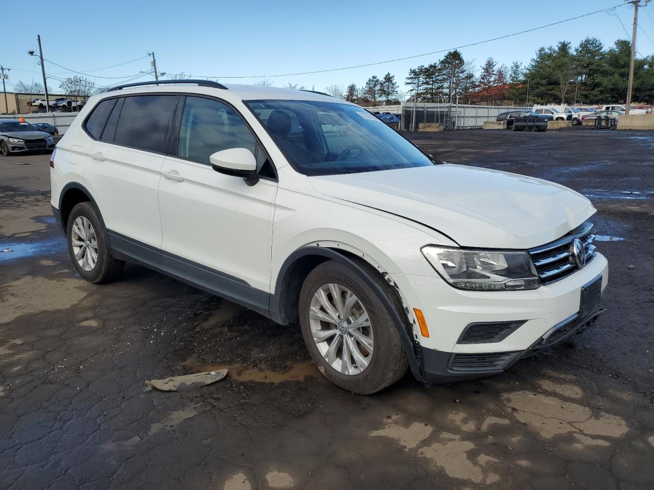 2020 Volkswagen Tiguan VIN 3VV0B7AX1LM057681 Copart auction photo, side / front end damage thumbnail 4