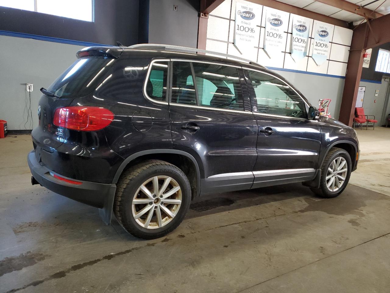 2017 Volkswagen Tiguan VIN WVGSV7AX3HK003226 Copart auction photo, minor dent/scratches / mechanical damage thumbnail 3
