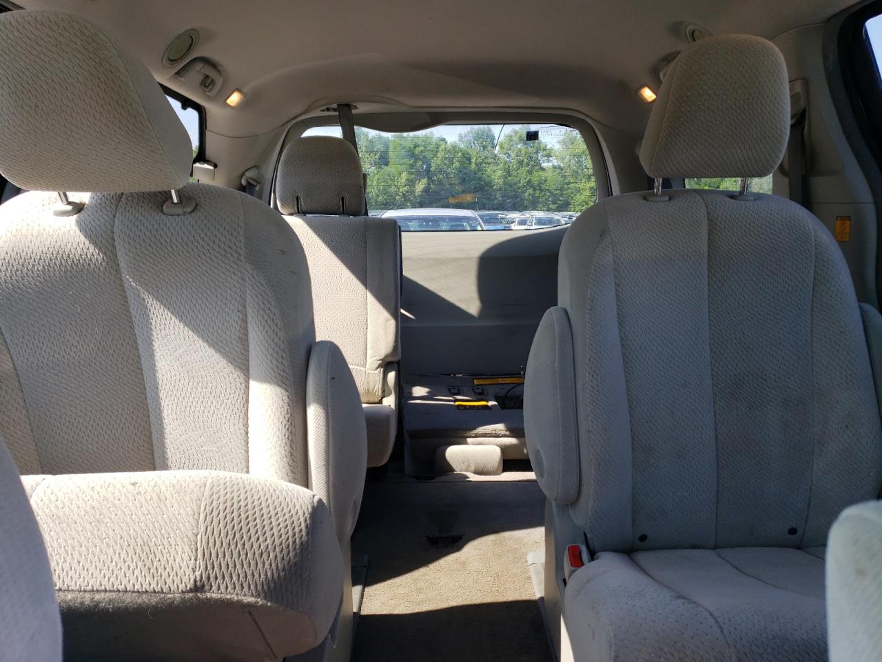 2011 Toyota Sienna VIN 5TDJK3DC3BS014320 Copart auction photo, rear end damage thumbnail 10