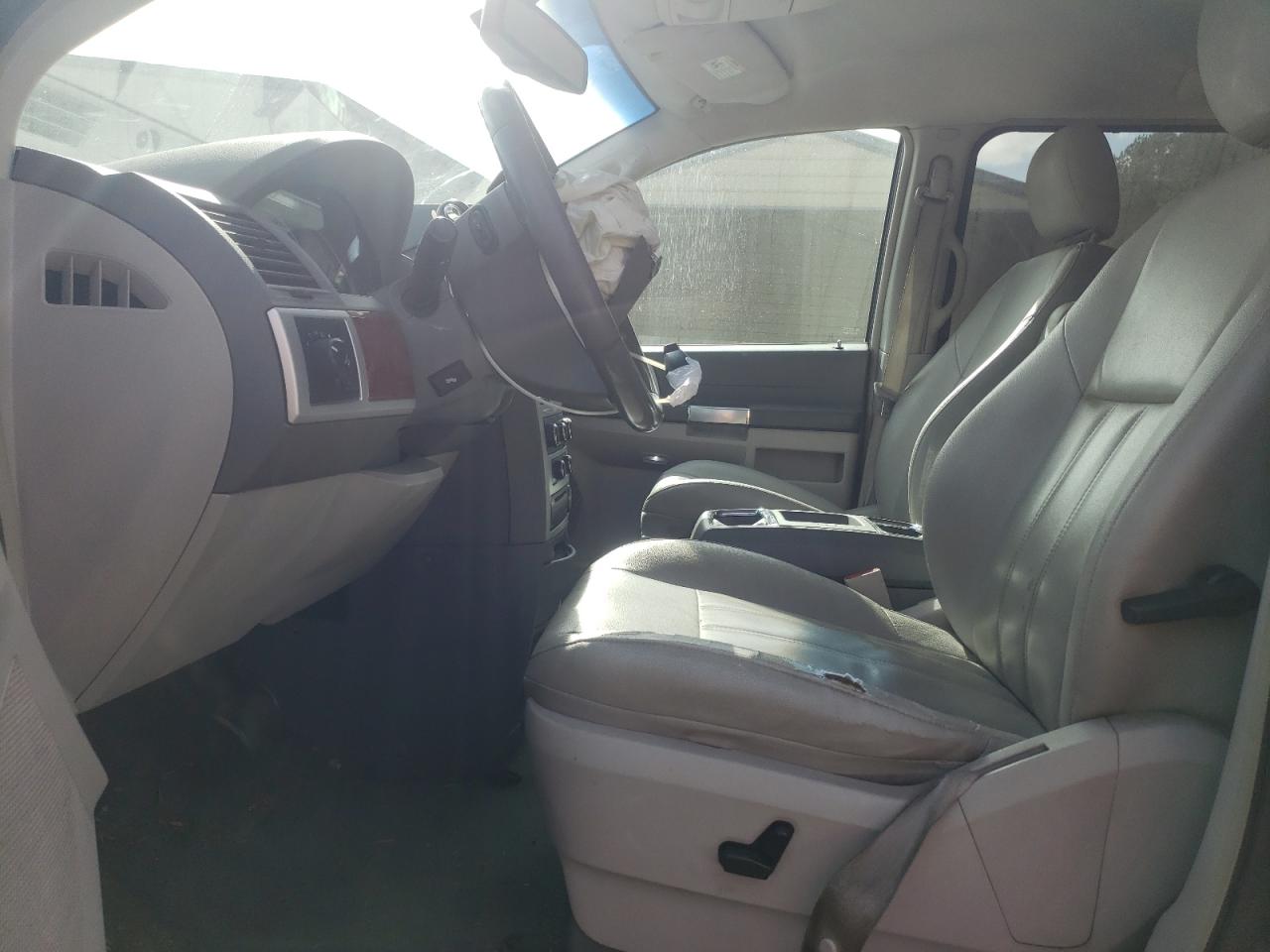 2008 Chrysler Town & Country VIN 2A8HR54P08R752272 Copart auction photo, front end / minor dent/scratches damage thumbnail 10