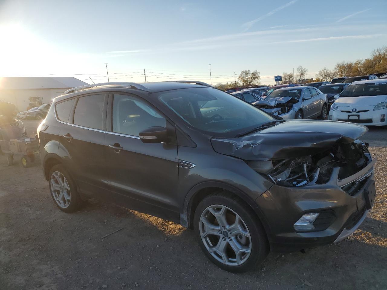 2017 Ford Escape VIN 1FMCU9J99HUC95411 Copart auction photo, front end damage thumbnail 4