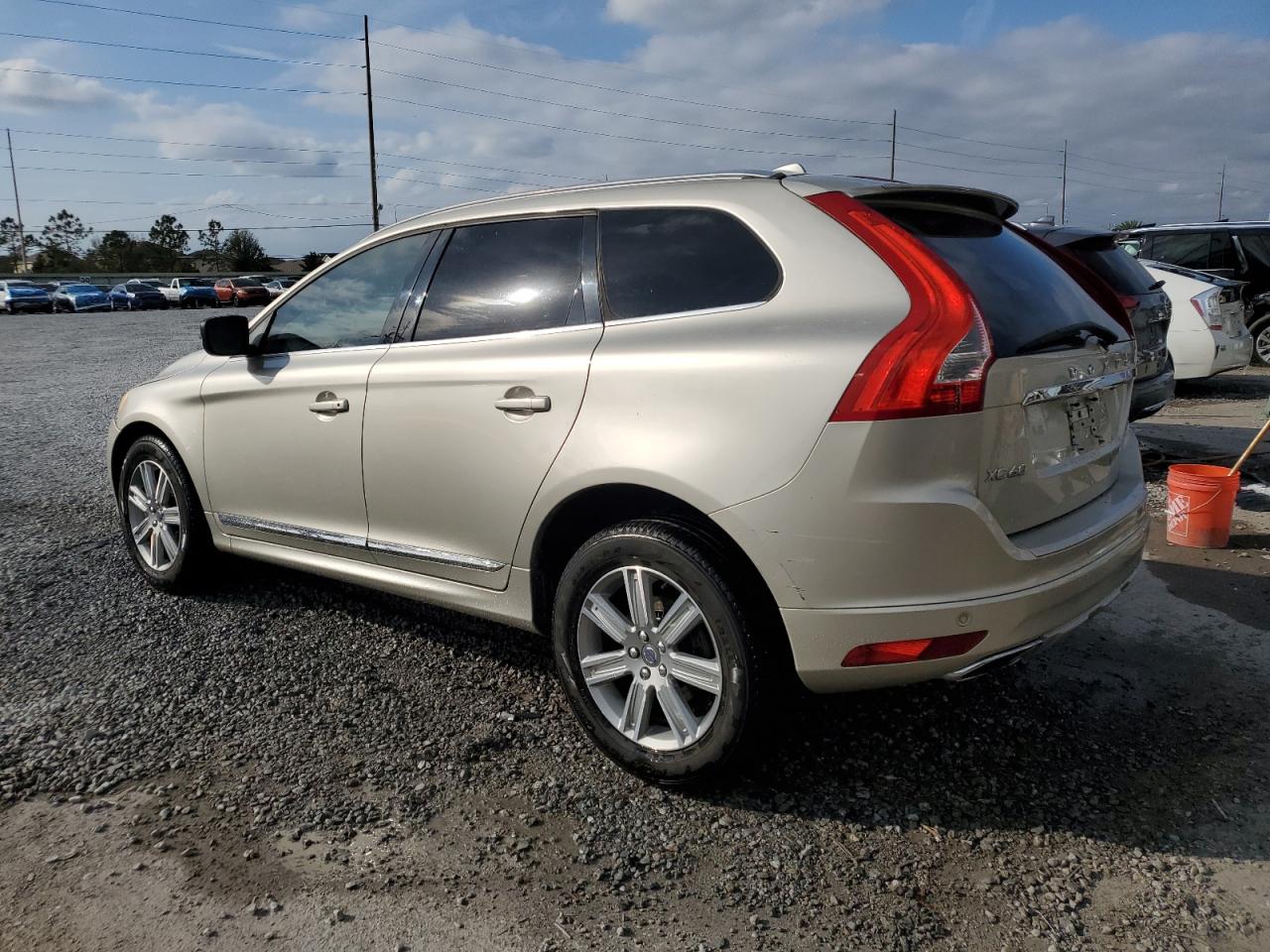 2017 Volvo XC60 VIN YV440MDU1H2008272 Copart auction photo, front end damage thumbnail 2