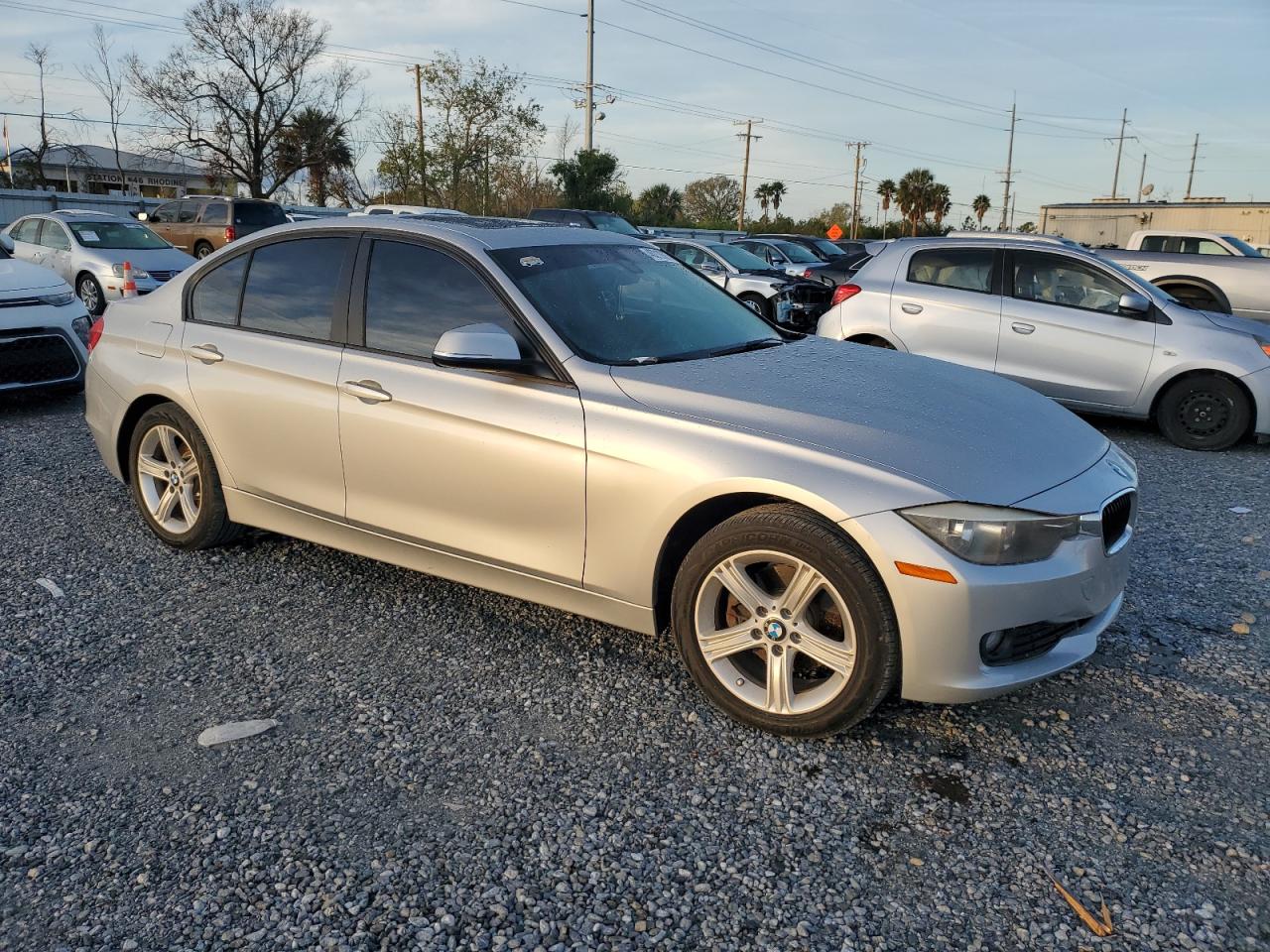 2015 BMW 3er VIN WBA3B1C58FP681168 Copart auction photo, side damage thumbnail 4