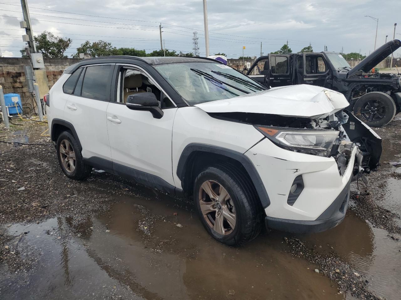 2019 Toyota RAV 4 VIN 2T3W1RFV2KW009666 Copart auction photo, front end damage thumbnail 4