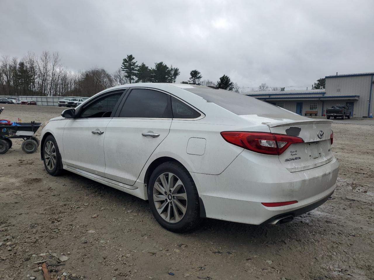 2015 Hyundai Sonata VIN 5NPE34AF8FH156354 Copart auction photo, minor dent/scratches damage thumbnail 2