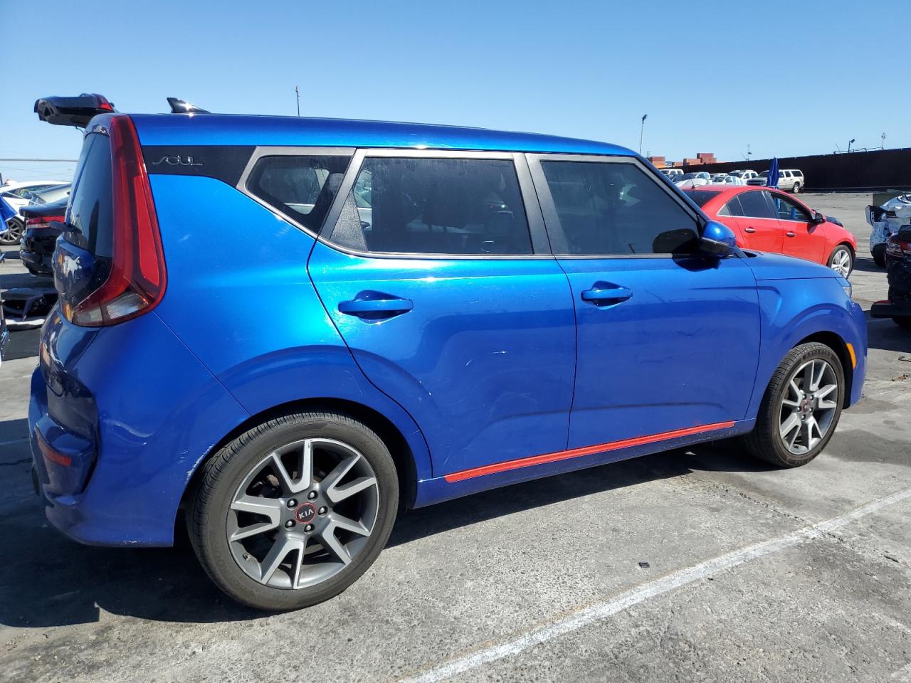 2020 KIA Soul VIN KNDJ63AU3L7059092 Copart auction photo, vandalism / stripped damage thumbnail 3
