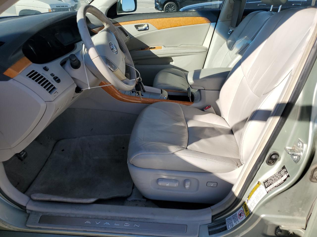 2005 Toyota Avalon VIN 4T1BK36B25U043568 Copart auction photo, minor dent/scratches / mechanical damage thumbnail 8