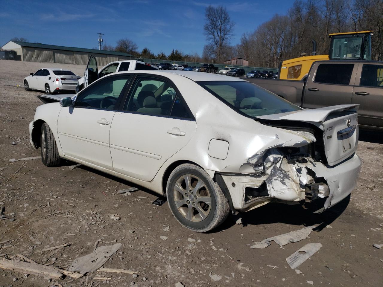 2004 Toyota Camry VIN JTDBE32KX40252595 Copart auction photo, front end / rear end damage thumbnail 2