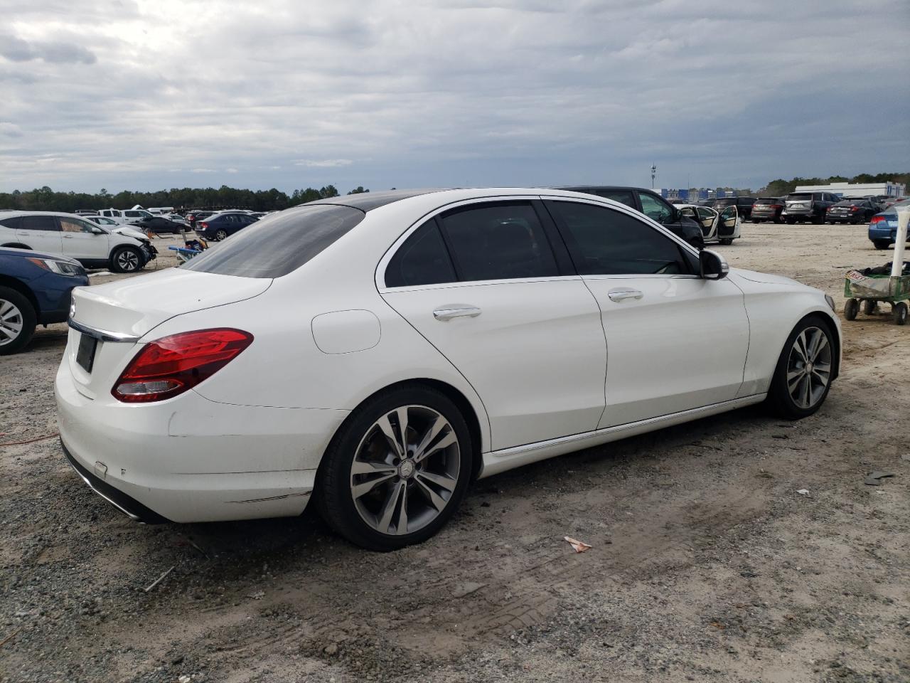 2015 Mercedes-Benz C-klasse VIN 55SWF4JB3FU088597 Copart auction photo, front end damage thumbnail 3