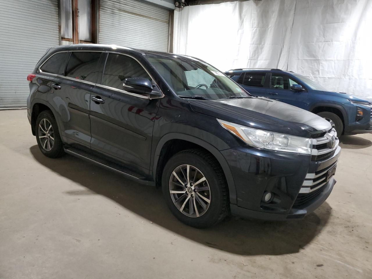 2018 Toyota Highlander VIN 5TDJZRFH5JS545914 Copart auction photo, side / minor dent/scratches damage thumbnail 4