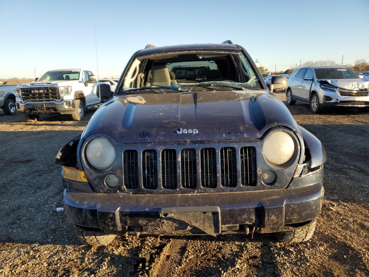 2007 Jeep Liberty (North America) VIN 1J4GL48K37W651756 Copart auction photo, front end / top/roof damage thumbnail 5