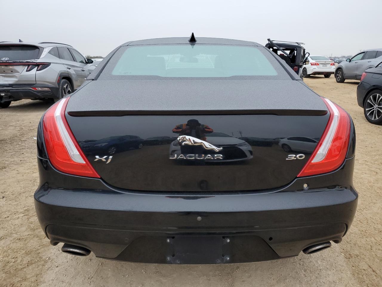 2017 Jaguar XJ VIN SAJWA1C77H8W04956 Copart auction photo, undercarriage / minor dent/scratches damage thumbnail 6