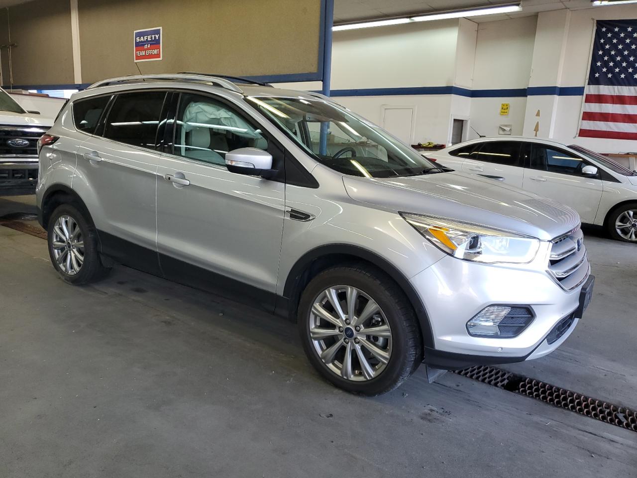 2018 Ford Escape VIN 1FMCU9J9XJUD22525 Copart auction photo, side damage thumbnail 4