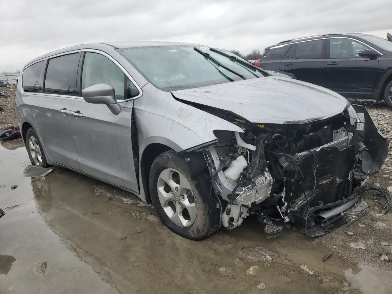 2018 Chrysler Pacifica VIN 2C4RC1H73JR125068 Copart auction photo, front end damage thumbnail 4