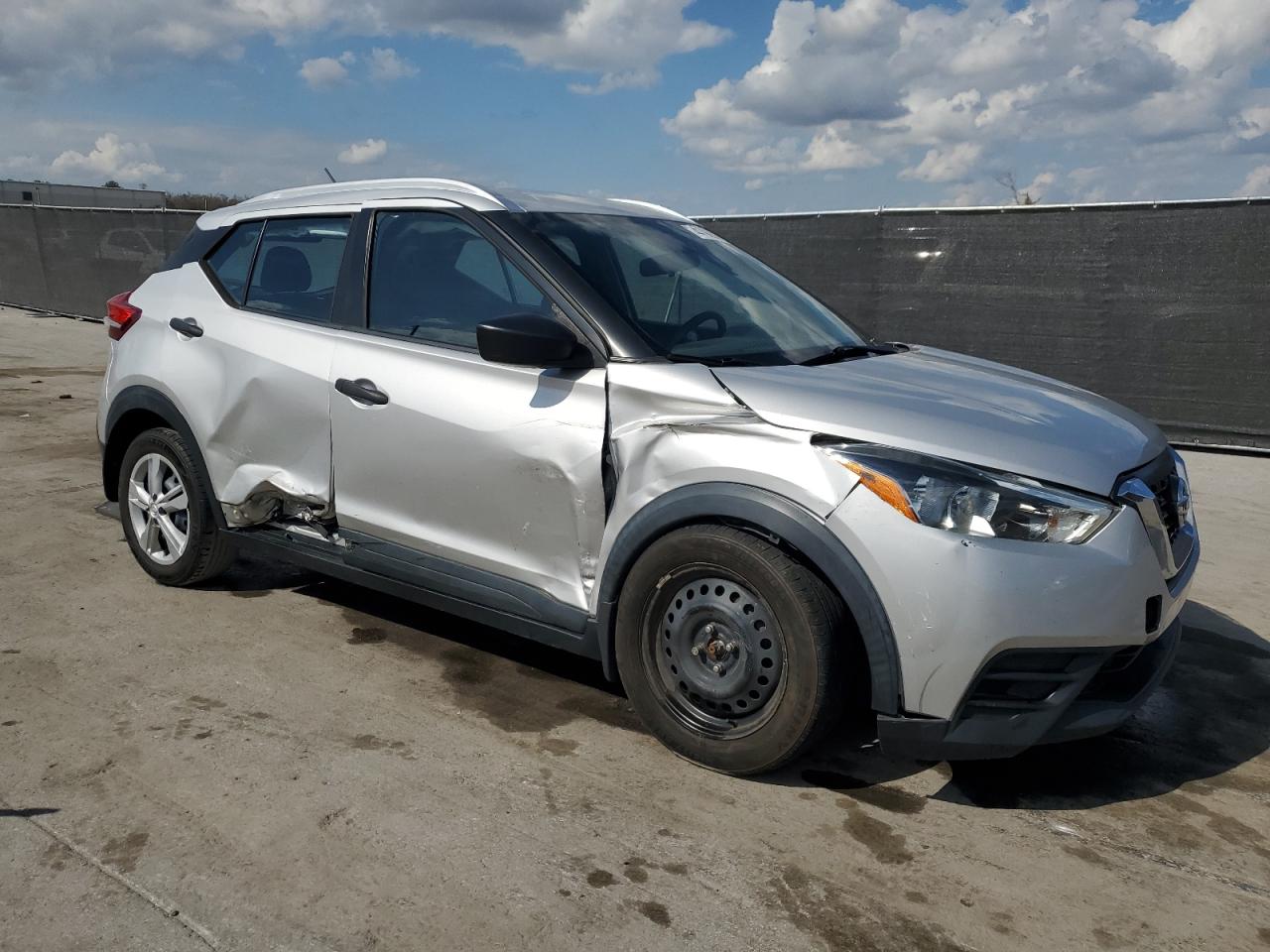 2019 Nissan Kicks VIN 3N1CP5CU6KL532611 Copart auction photo, side / rear end damage thumbnail 4