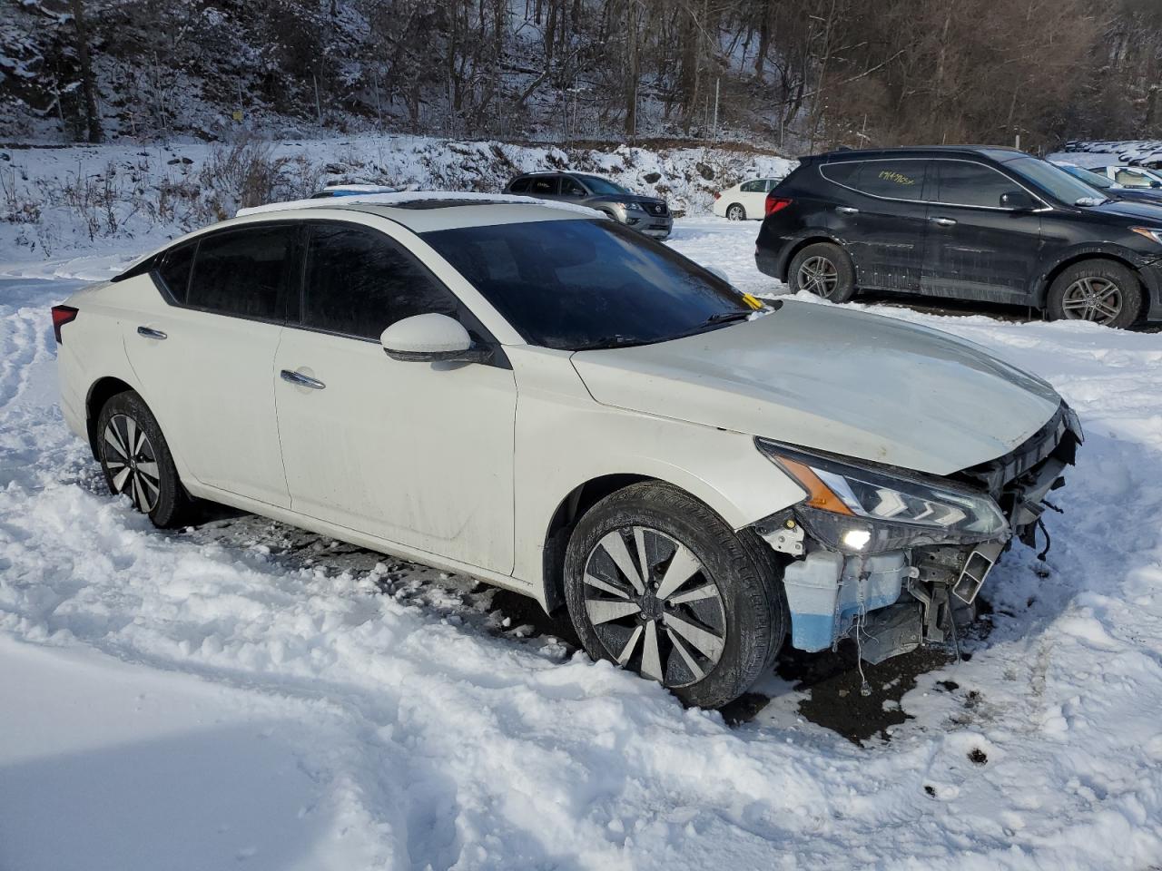 2019 Nissan Altima VIN 1N4BL4DW5KC175566 Copart auction photo, front end / minor dent/scratches damage thumbnail 4