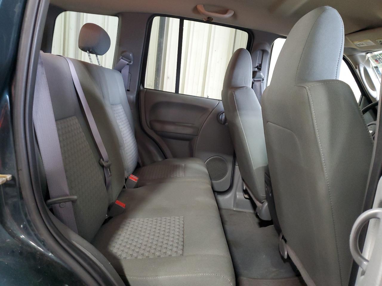 2005 Jeep Liberty (North America) VIN 1J4GL48KX5W632392 Copart auction photo, front end / rear end damage thumbnail 11
