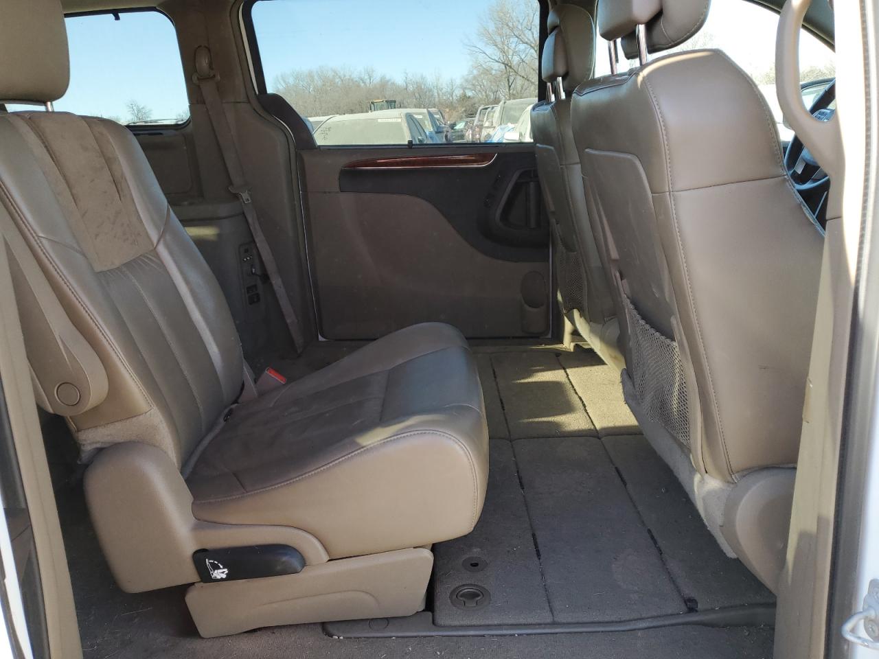 2015 Chrysler Town & Country VIN 2C4RC1GG6FR742540 Copart auction photo, front end damage thumbnail 11