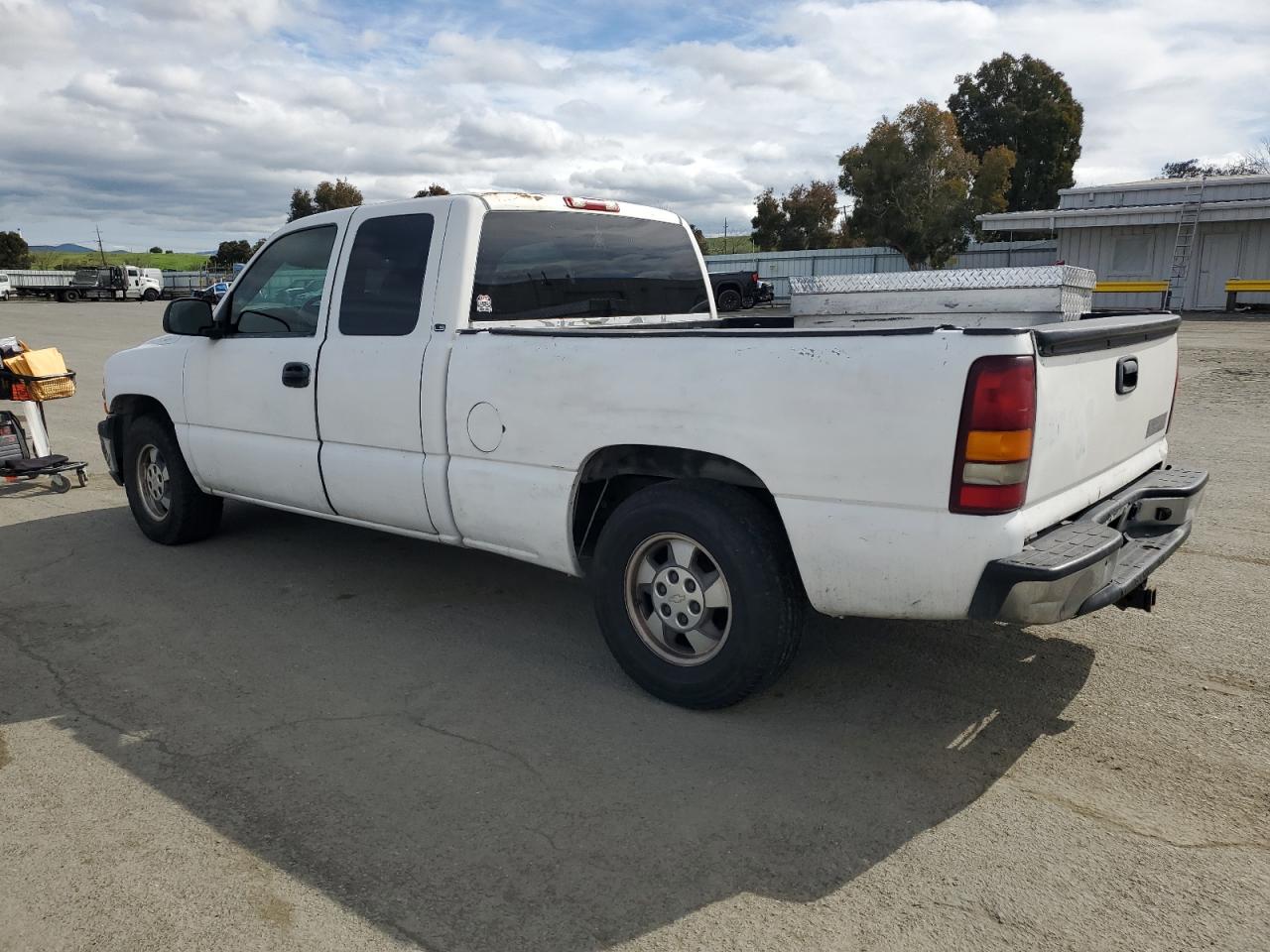 2001 Chevrolet Silverado VIN 2GCEC19W011306289 Copart auction photo, mechanical damage thumbnail 2